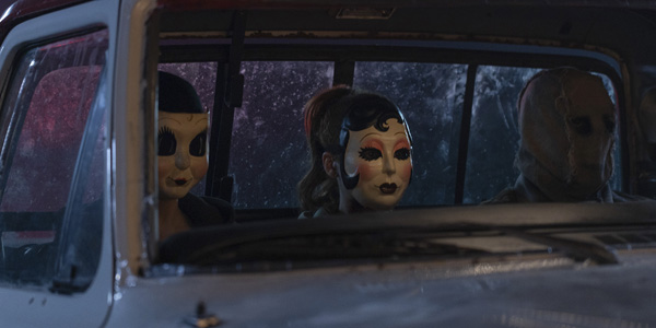 The Strangers - Chapter 3 The Strangers: Chapter 3